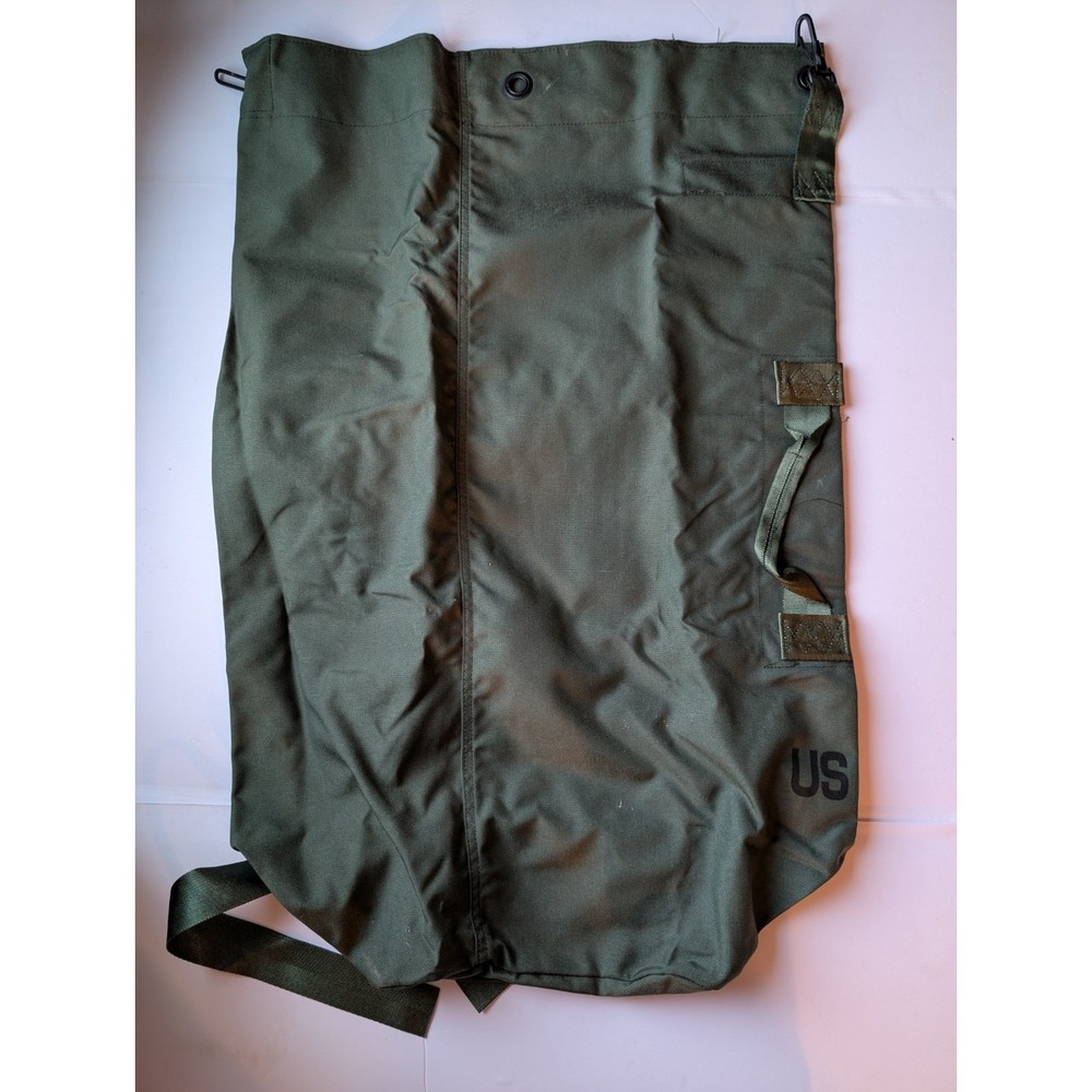 US Army Green Large Duffle Bag Military Olive Nylon Sack Straps Great Condition
